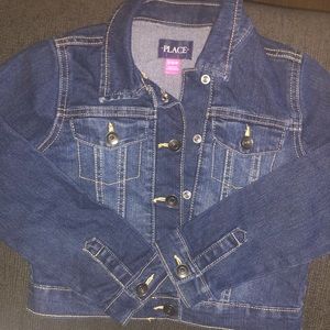 Girls jean jacket size 5/6 with snap buttons.